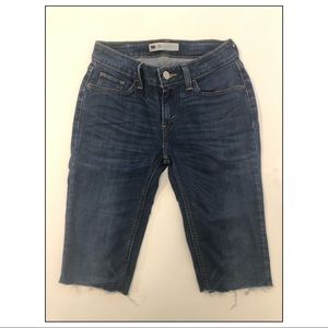 $35 LEVI’S WOMENS BLUE DENIM BERMUDA SHORTS SZ 26.